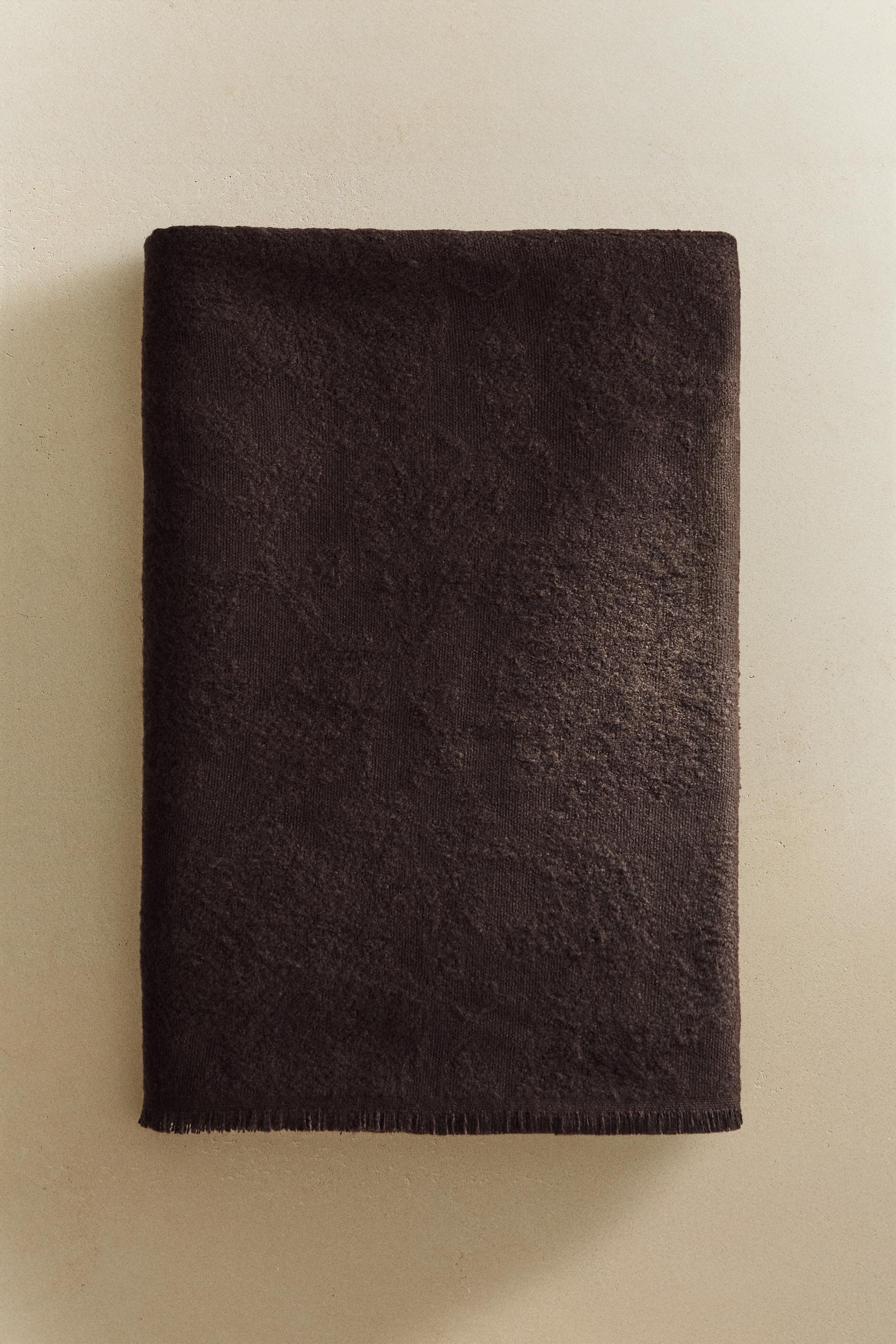 FLORAL JACQUARD BLANKET